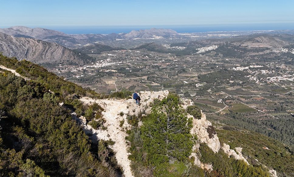 La Cova dels Coloms y el Mirador del Pouet de la Mina de Ferro, una bella ruta con vistas en Parcent