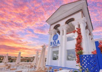 De mítica discoteca de Valencia a cafetería con encanto: así es SOA COFFEE, puro sol mediterráneo