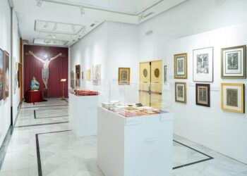 Una exposición gratuita en el Palacio de Colomina recorre 7 siglos de devoción al Cristo de Valencia