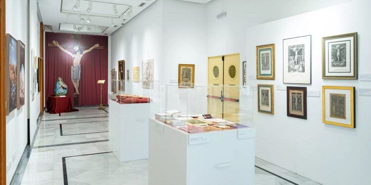 Una exposición gratuita en el Palacio de Colomina recorre 7 siglos de devoción al Cristo de Valencia