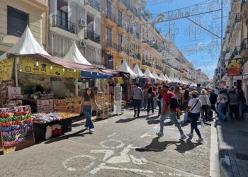 Mercadillos durante las Fallas 2026 de Valencia: gran guía con todos los mercados falleros
