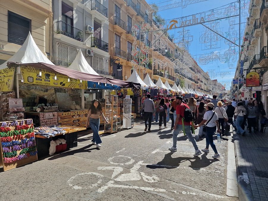Mercadillos durante las Fallas 2026 de Valencia: gran guía con todos los mercados falleros