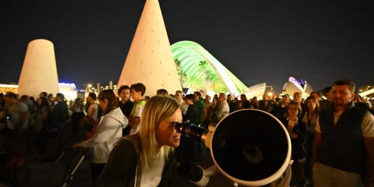La Luna, protagonista en la charla y observación astronómica gratuita del Museu de les Ciències