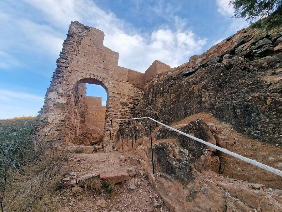 El Barranc de la Caritat y el Castillo de Benalí, una ruta entre molinos y memoria árabe en Aín