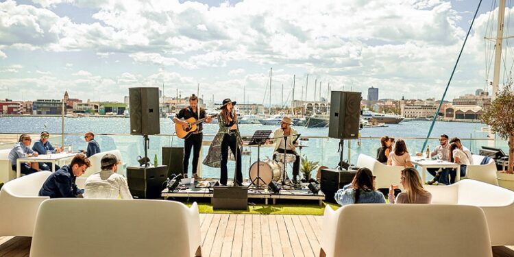 Sábados de tardeo en el Veles e Vents de la Marina de Valencia con tributos, conciertos y djs