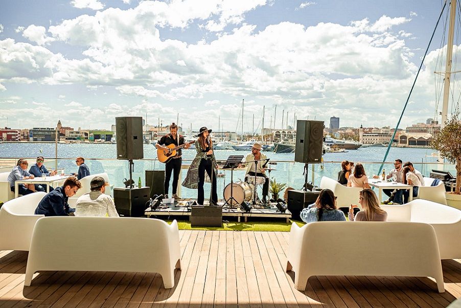 Sábados de tardeo en el Veles e Vents de la Marina de Valencia con tributos, conciertos y djs