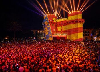 Valencia da la bienvenida a las Fallas 2026 con un superdomingo fallero lleno de actos