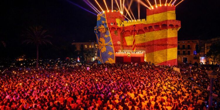Valencia da la bienvenida a las Fallas 2026 con un superdomingo fallero lleno de actos