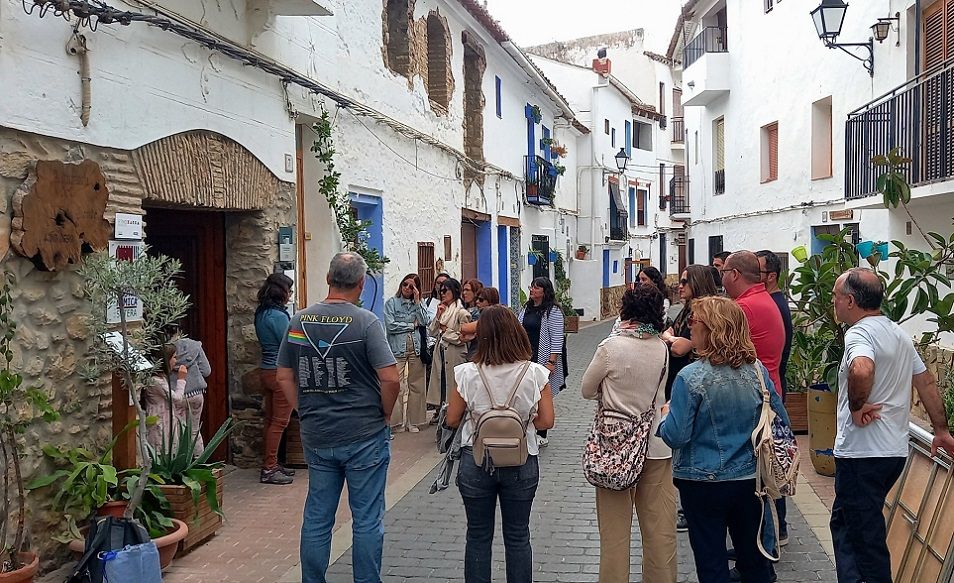 Visitas guiadas gratuitas para descubrir Sot de Chera: patrimonio, flores e historia en La Serranía