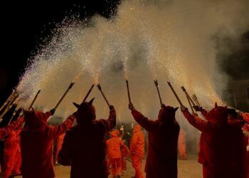 El correfoc paternero vuelve a Valencia este fin de semana para encender las Fallas 2026