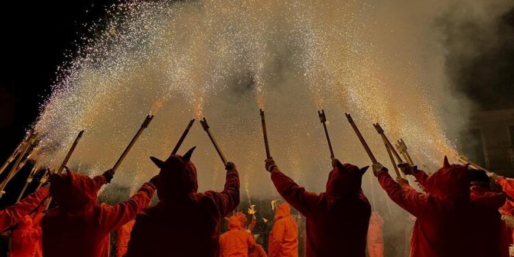 El correfoc paternero vuelve a Valencia este fin de semana para encender las Fallas 2026