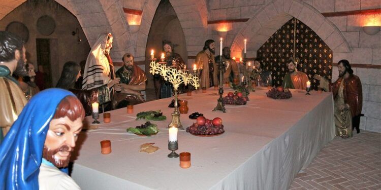 Descubre los Doseles de Alzira: devoción, tradición y arte efímero en la Semana Santa 2026
