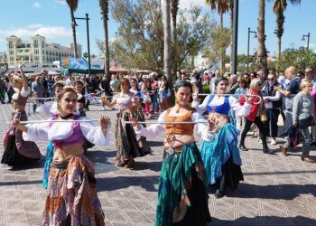 Gran feria medieval en el Paseo Marítimo de Valencia con mercado, espectáculos y entrada infantil