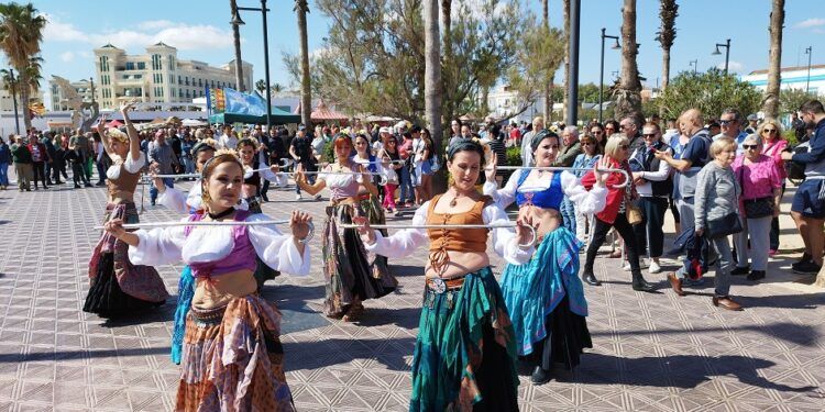 Gran feria medieval en el Paseo Marítimo de Valencia con mercado, espectáculos y entrada infantil