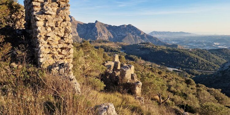 Sa Caseta des Moros, el histórico castillo musulmán de Tàrbena que vigila la Marina Baixa