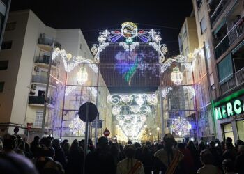 Encendido de luces Fallas 2026: horarios inauguración de calles iluminadas y recorridos del jurado