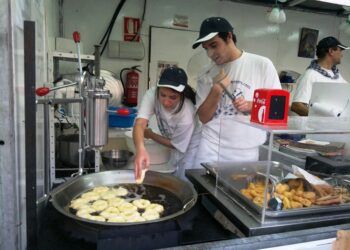 Regresa a Valencia el clásico puesto de churros, buñuelos y chocolate sin gluten en las Fallas 2026