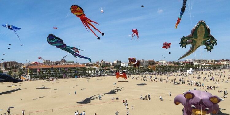 El Festival de Cometas de Valencia 2026 llega el primer domingo de mayo: esta es la programación