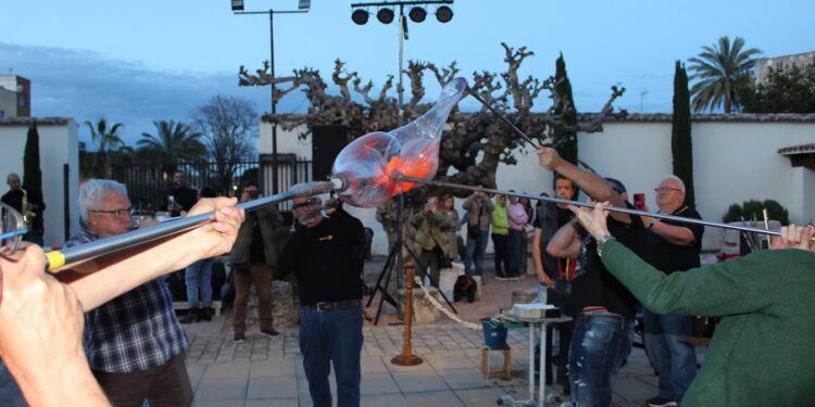 L’Olleria celebra la III Fira del Vidre i l’Artesania con demostraciones, tren turístico y feria del vino