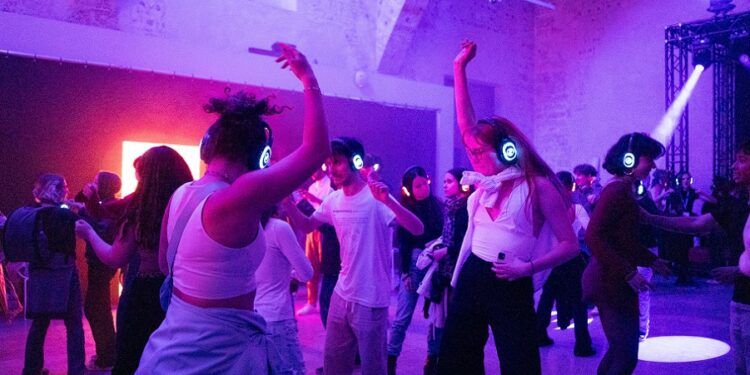 Evento gratuito este sábado en Valencia: conciertos, instalaciones sonoras y una discoteca silenciosa