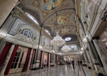 El Salón de Cristal del Ayuntamiento de Valencia: historia y simbolismo de este corazón institucional