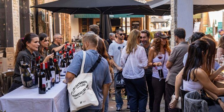 Los vinos de la DO Utiel-Requena toman 7 barrios de Valencia con catas, maridajes y tardeos