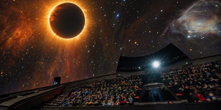 La Ciutat de les Arts i les Ciències estrena una proyección sobre eclipses y organiza una jornada con charlas y una conferencia