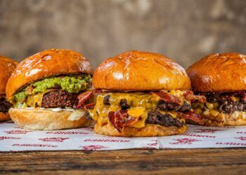 La mejor hamburguesería del mundo en 2026 está en Valencia: triplete histórico para Hundred