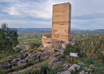 La ruta al Castell de Carrícola: un paseo entre arte, historia y naturaleza en la Vall d’Albaida