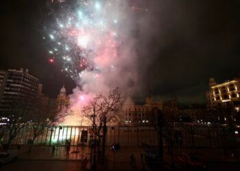 Valencia sortea 200 plazas para ver la mascletà nocturna del Día de la Madre desde el Ayuntamiento