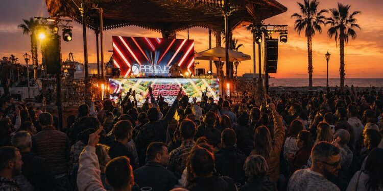 La Pérgola de la Marina acoge este sábado un gran tardeo remember con música de los 90 y 2000