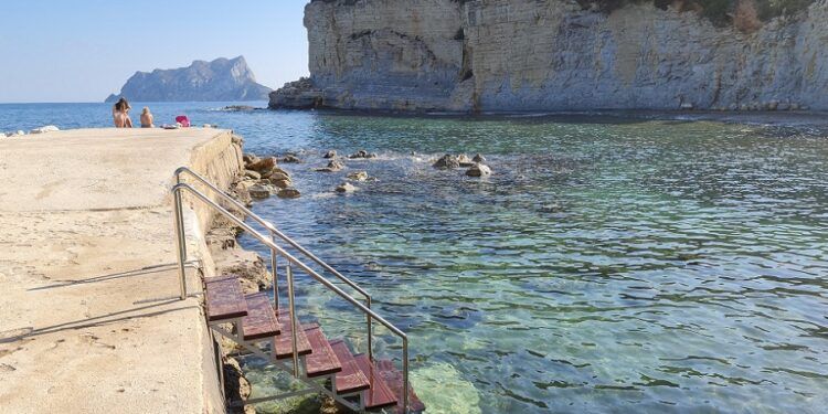 La cala de Benissa ideal para hacer snorkel que logra por primera vez Bandera Azul