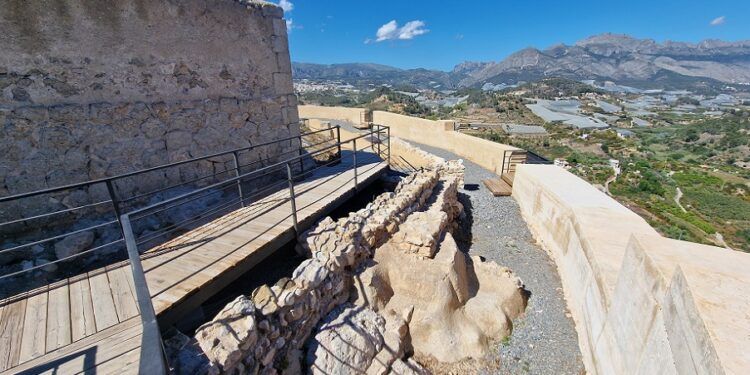 El Castillo de Polop reabre convertido en un gran mirador histórico tras una profunda restauración
