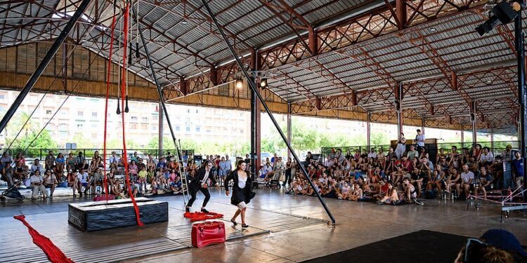 Contorsions llenará Valencia de circo contemporáneo con espectáculos gratuitos durante cuatro jornadas