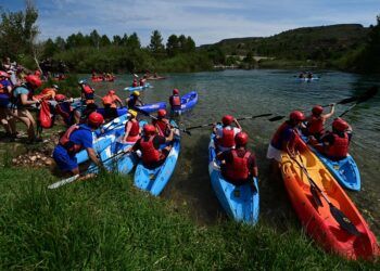 El Descenso Popular del Júcar regresa este 2026 con cinco jornadas para recorrer el río en kayak o SUP