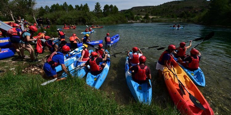 El Descenso Popular del Júcar regresa este 2026 con cinco jornadas para recorrer el río en kayak o SUP