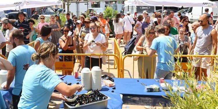 Valencia repartirá miles de raciones gratis de clóchina valenciana en una gran fiesta en el Cabanyal