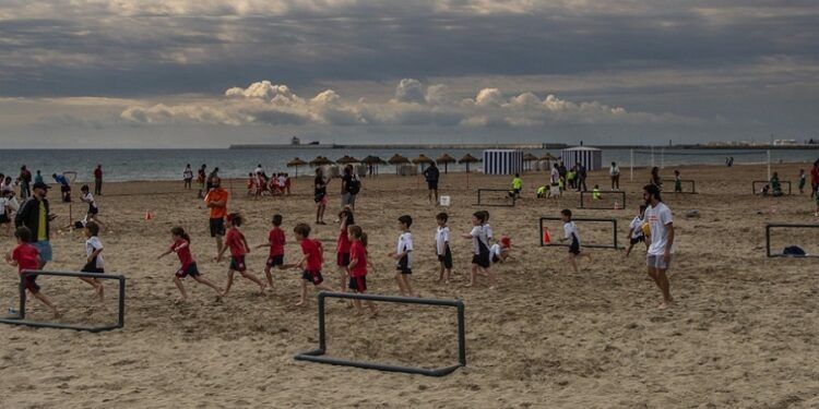 Valencia lanza más de 5.600 plazas en sus Escuelas Deportivas de Verano 2026 para niños y jóvenes