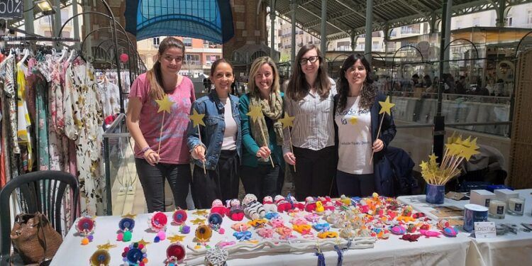 El Mercado de Colón celebra un mercadillo solidario para ayudar a niños con enfermedades graves