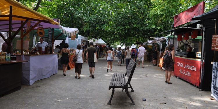 La Fira Alternativa de Valencia vuelve al Jardín del Turia con tres días de cultura crítica, artesanía y debate social
