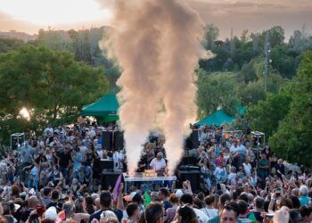 Un gran tardeo remember tomará el Parque de Cabecera con dos cabinas y dos ambientes musicales