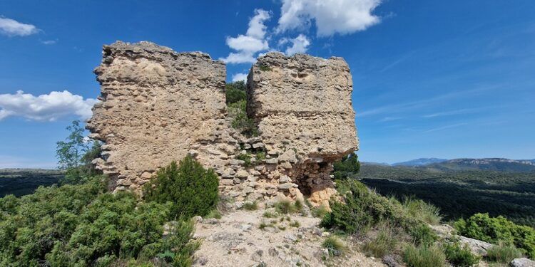 La Torre de Mariola, una atalaya islámica en Bocairent con vistas privilegiadas a la Serra de Mariola