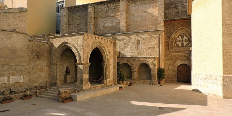 Solo gratis por un día: puertas abiertas en el único cementerio medieval de Valencia con visitas guiadas