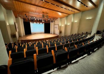 Concierto gratuito de rondallas en el Palau de la Música de Valencia con música tradicional valenciana
