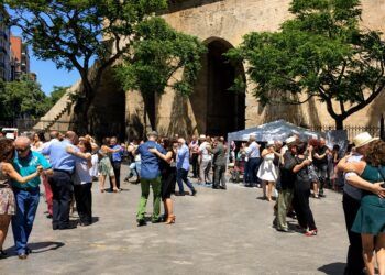 Valencia se llena de tango al aire libre en mayo con tres milongas gratuitas en plazas de la ciudad