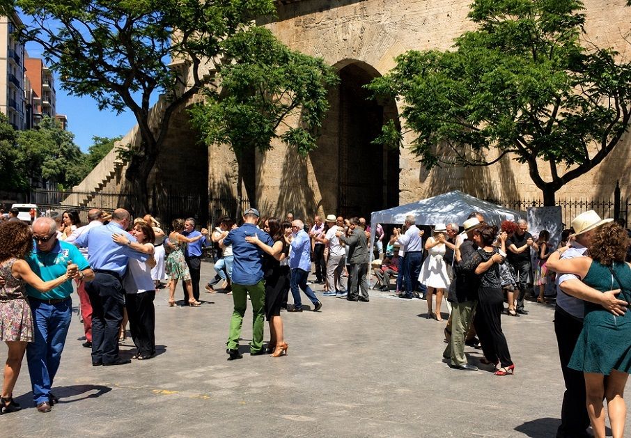 Valencia se llena de tango al aire libre en mayo con tres milongas gratuitas en plazas de la ciudad