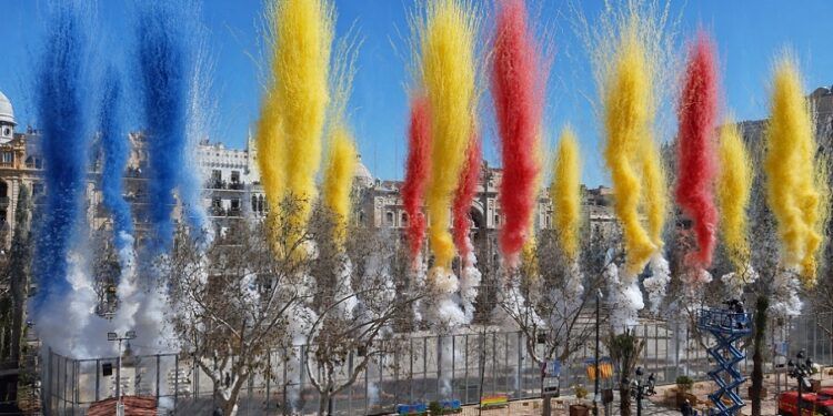 La pólvora vuelve a la plaza del Ayuntamiento de Valencia esta semana con dos grandes citas pirotécnicas