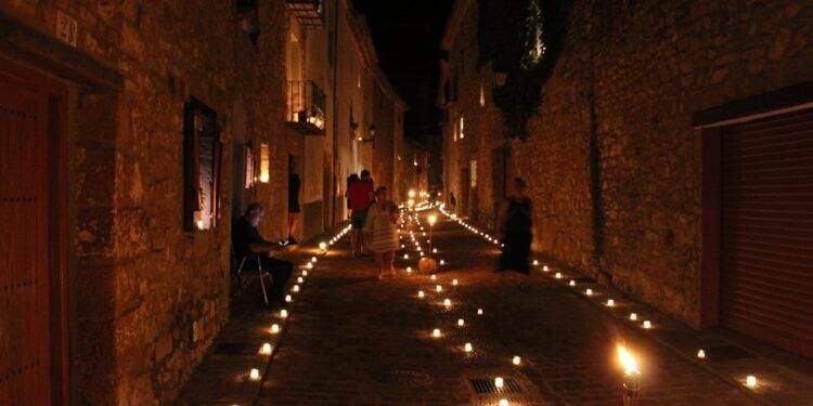 Más de 8.000 velas, música en directo y un pueblo medieval: vuelve la noche más mágica de Culla