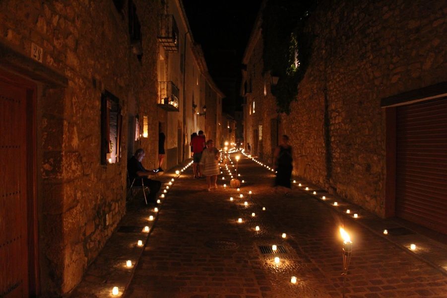 Más de 8.000 velas, música en directo y un pueblo medieval: vuelve la noche más mágica de Culla