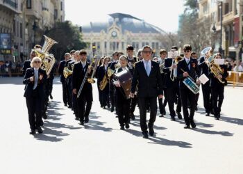 Valencia vive este viernes una histórica entrada de bandas con diez sociedades musicales en el corazón de la ciudad